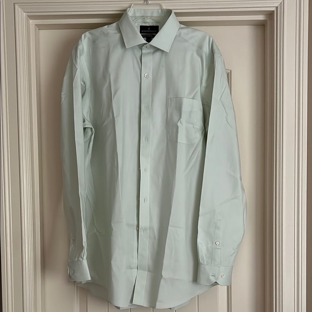 Green Dress Shirt with Classic Collar and Long Sleeves